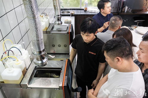 科技賦能餐飲 武漢炒菜機器人服務(wù)全球1600余家餐廳，引領(lǐng)智能化保潔新趨勢